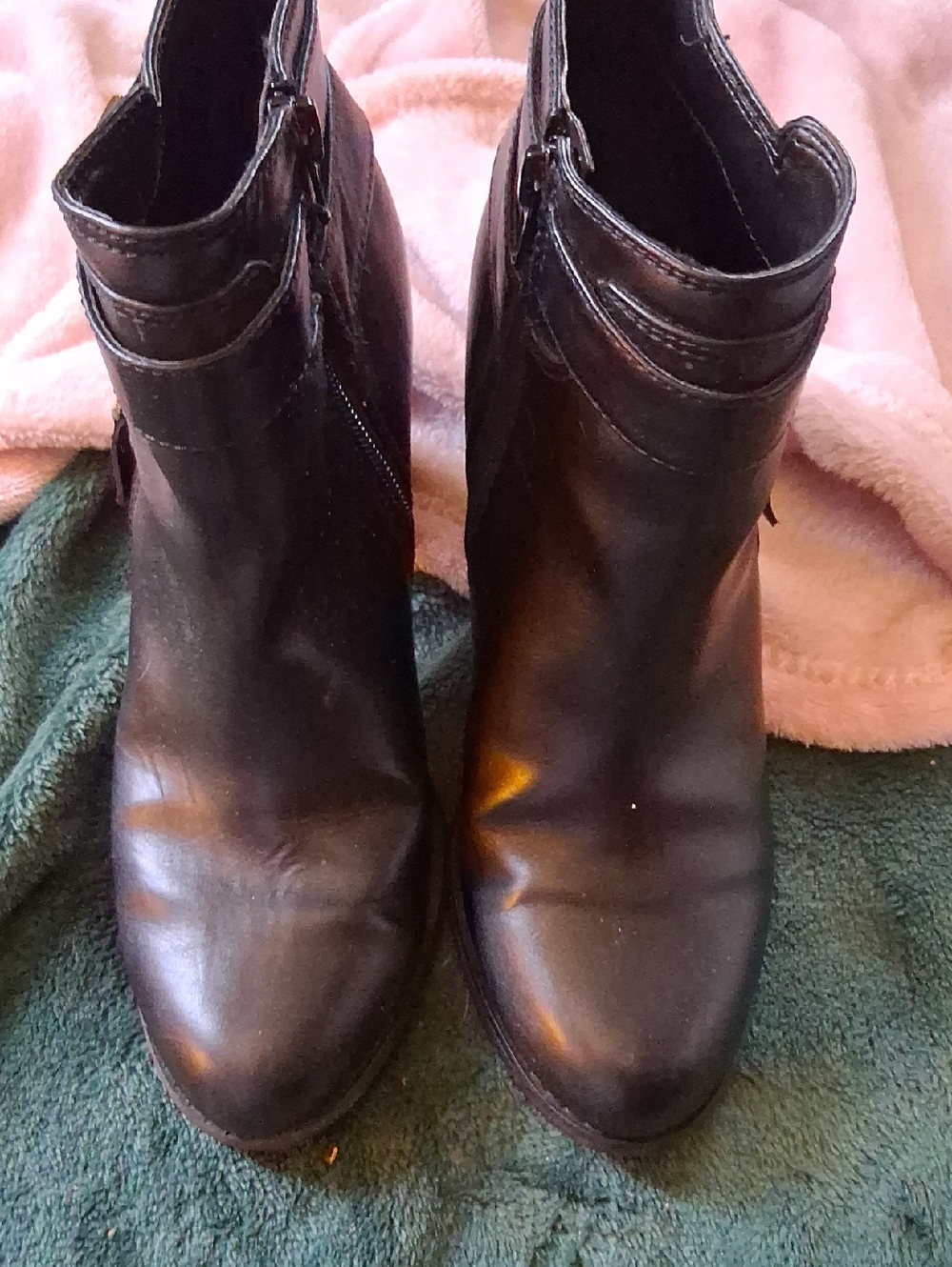 Guess Black Leather Ankle Booties with Side Zip